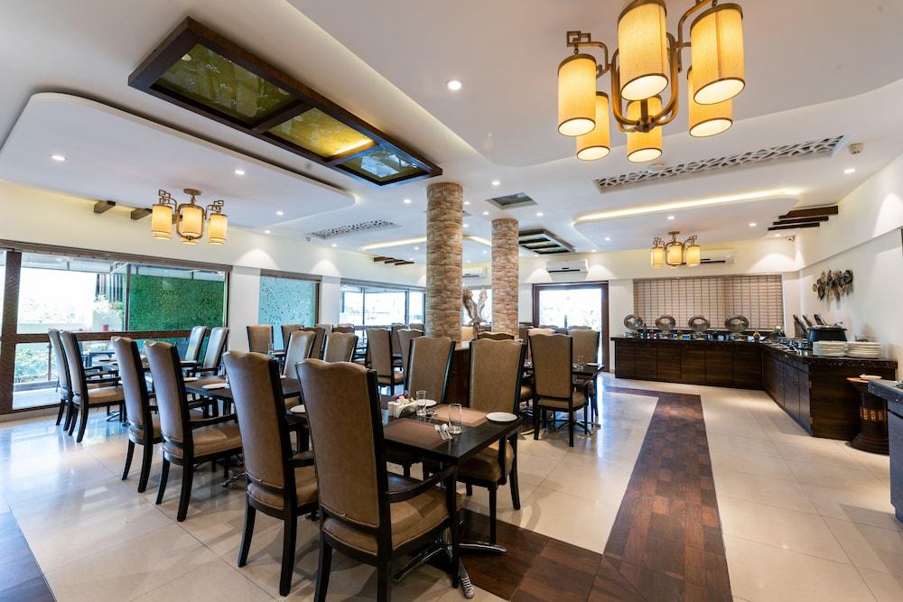 Hotel Treebo Trend Surya Nashik Exterior foto