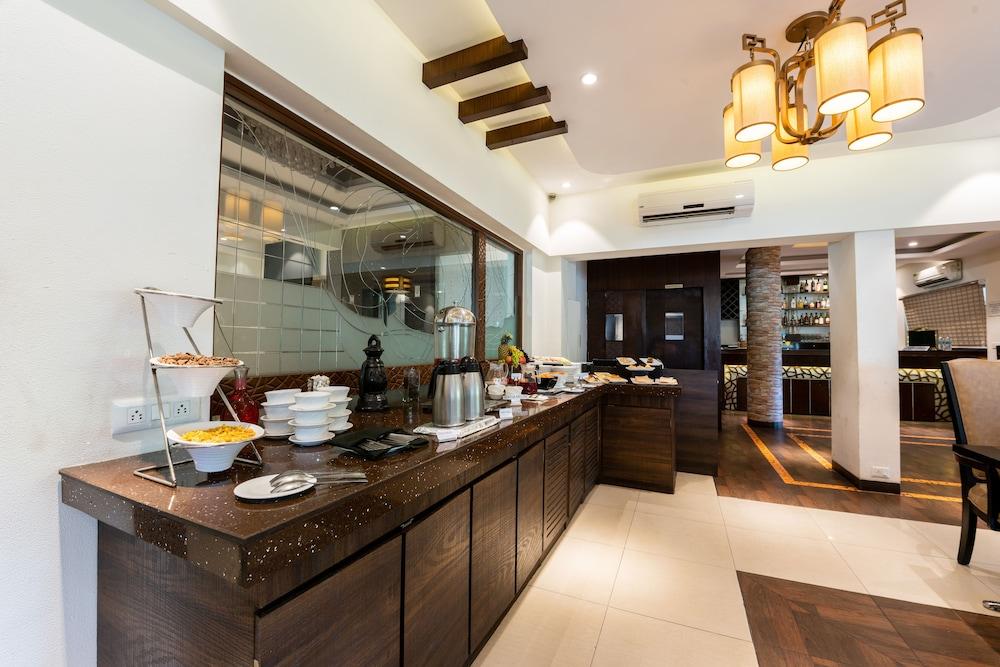 Hotel Treebo Trend Surya Nashik Exterior foto